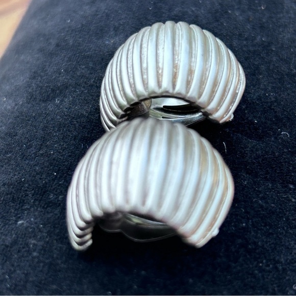 Givenchy Paris New York Earrings Ribbed Half Hoop Silver Tone Chunky Clip On Vtg - Picture 3 of 11